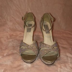 Champagne sparkly heel!